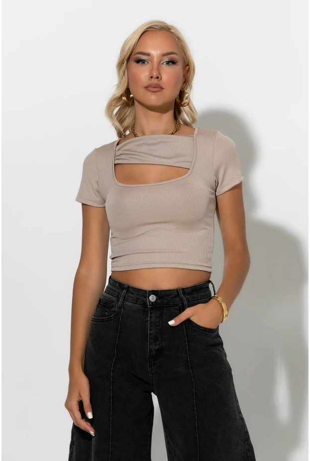 Ριπ crop top με άνοιγμα στο ντεκολτέ μπεζ