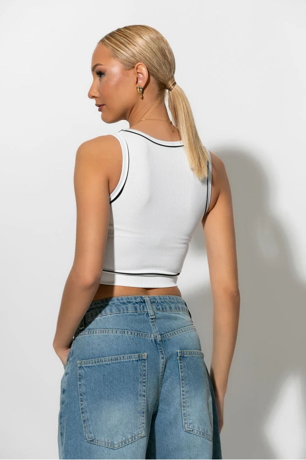 Crop top ριπ με λεπτομέρεια ρίγα λευκό Crop top ριπ με λεπτομέρεια ρίγα λευκό