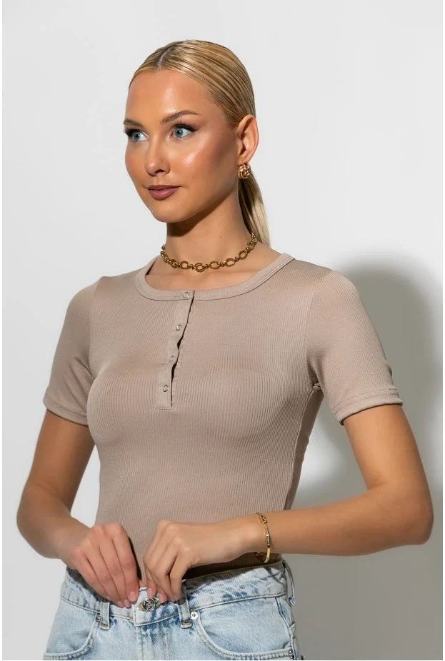 T-shirt ριπ με κουμπιά μπεζ
