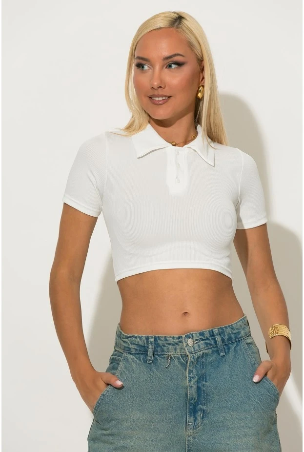 Crop top ριπ κοντομάνικο με κουμπιά στο γιακά λευκό