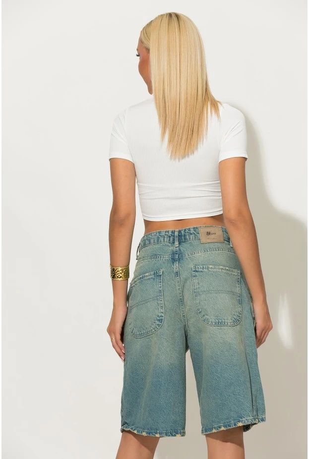 Crop top ριπ κοντομάνικο με κουμπιά στο γιακά λευκό