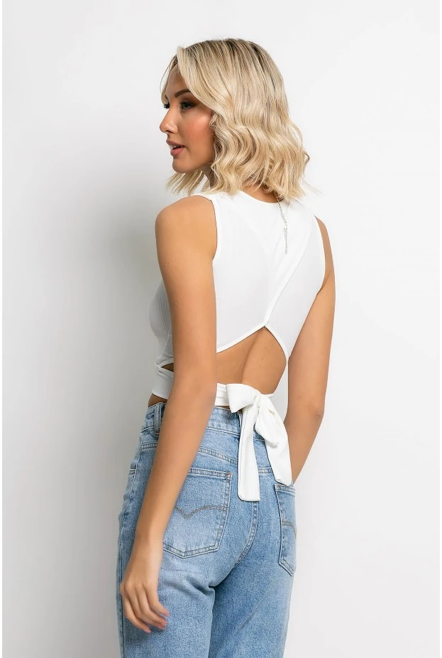 Crop top με ανοιχτή πλάτη και δέσιμο πίσω λευκό