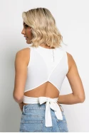 Crop top με ανοιχτή πλάτη και δέσιμο πίσω λευκό