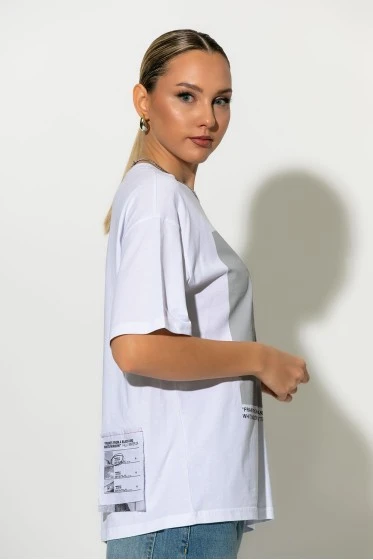 Oversized μπλούζα με στάμπα λευκό