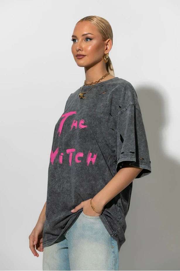Oversized t-shirt με στάμπα witch και φθορές ανθρακί Oversized t-shirt με στάμπα witch και φθορές ανθρακί