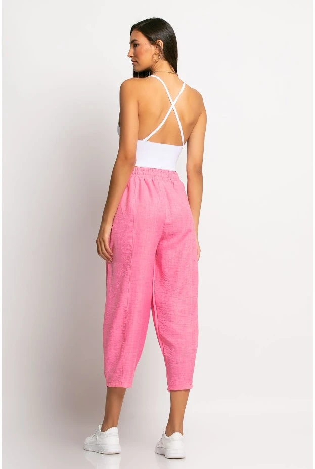 Cropped παντελόνι loose fit τύπου λινό ροζ