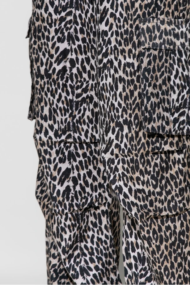 Cargo παντελόνα loose fit leopard μπεζ Cargo παντελόνα loose fit leopard μπεζ