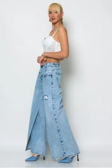 Jean loose fit με πιέτα μπλε ανοιχτό