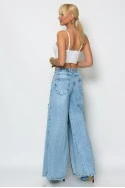 Jean loose fit με πιέτα μπλε ανοιχτό