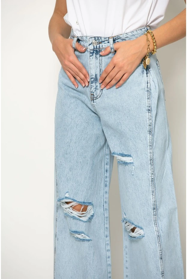 Jean wide leg με πιέτα στο πλάι και φθορές μπλε ανοιχτό