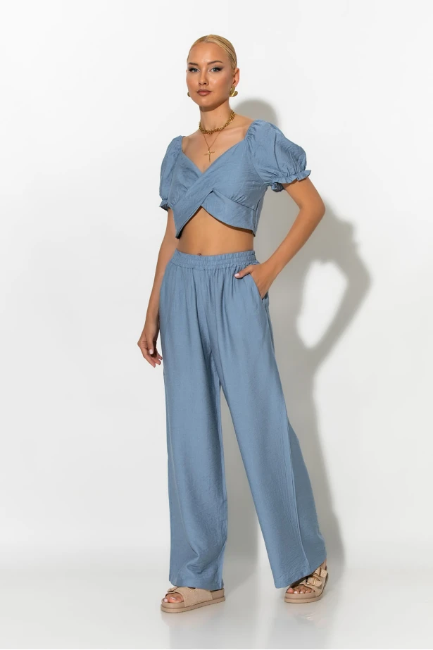 Σετ crop top με V και παντελόνι σιέλ Σετ crop top με V και παντελόνι σιέλ
