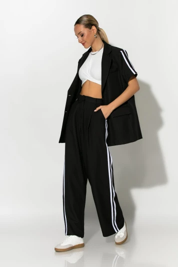 Σετ oversized κοντομάνικο blazer με βάτες και παντελόνι με ρίγες μαύρο