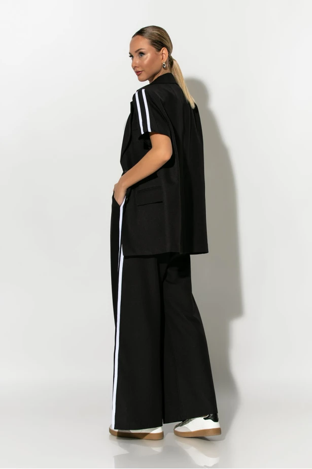 Σετ oversized κοντομάνικο blazer με βάτες και παντελόνι με ρίγες μαύρο Σετ oversized κοντομάνικο blazer με βάτες και παντελόνι με ρίγες μαύρο