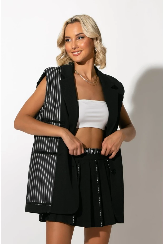 Σετ oversized αμάνικο blazer και μίνι φούστα-σορτς πλισέ μαύρο