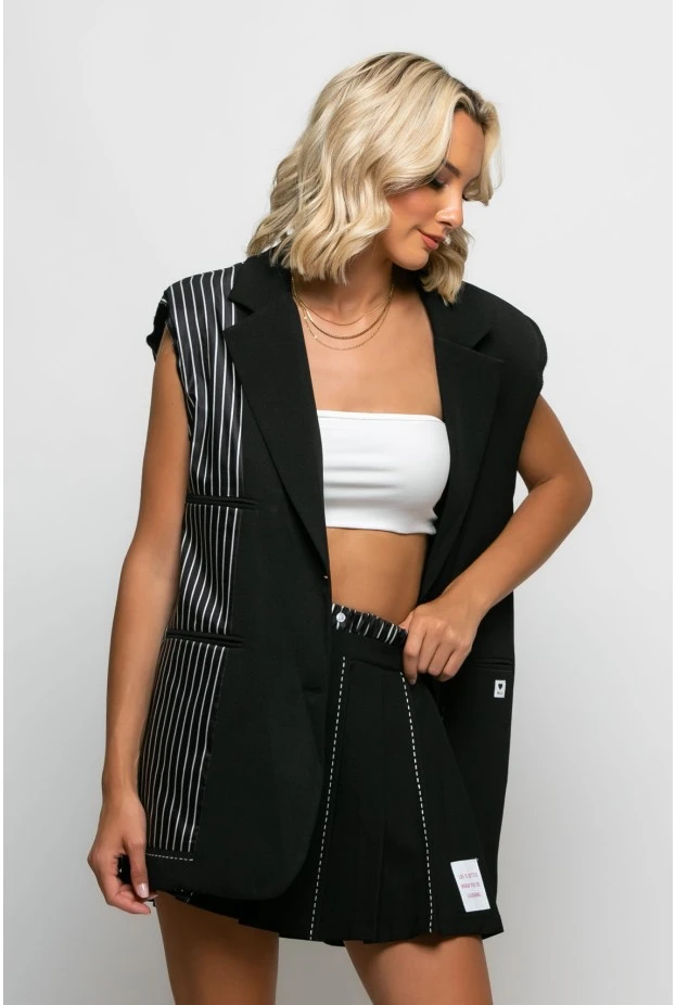 Σετ oversized αμάνικο blazer και μίνι φούστα-σορτς πλισέ μαύρο
