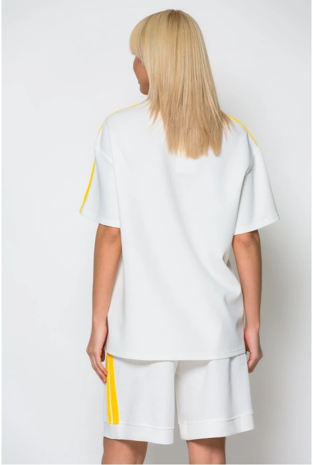 Σετ oversized μπλούζα και βερμούδα με ρίγες στο πλάι λευκό