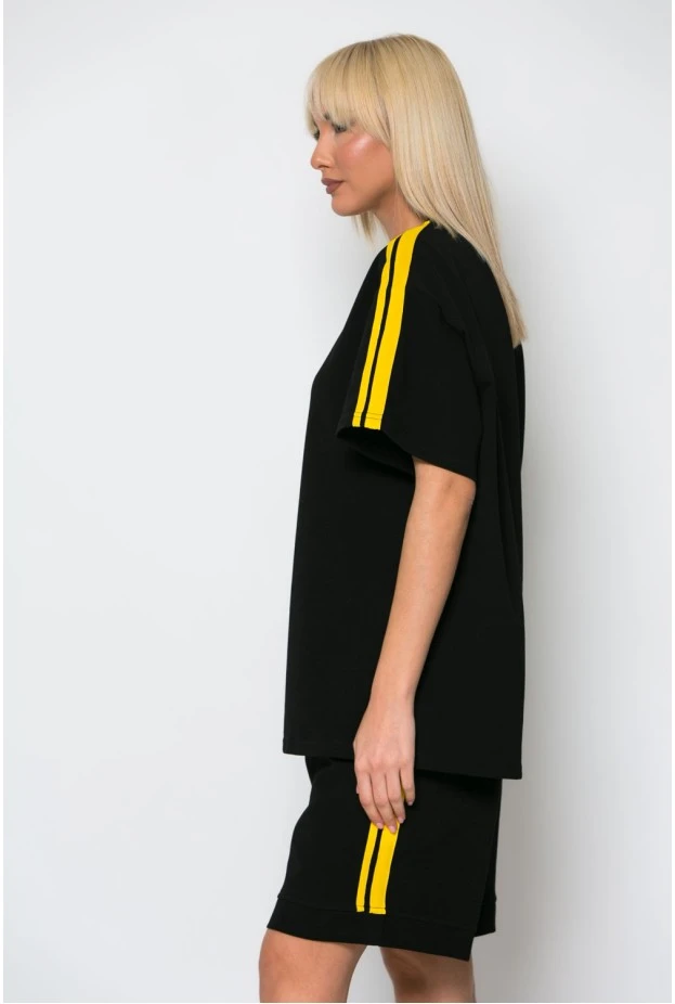 Σετ oversized μπλούζα και βερμούδα με ρίγες στο πλάι μαύρο