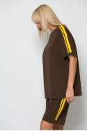 Σετ oversized μπλούζα και βερμούδα με ρίγες στο πλάι καφέ