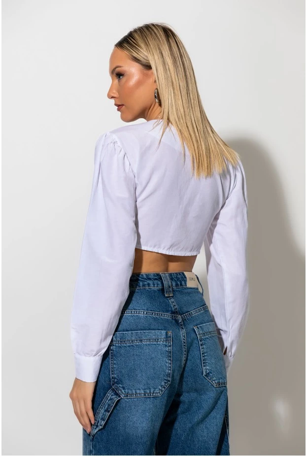 Cropped πουκάμισο με ασύμμετρη λεπτομέρεια λευκό