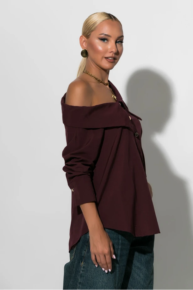 Πουκάμισο ασύμμετρο off-shoulder με μεταλλικά κουμπιά μπορντό