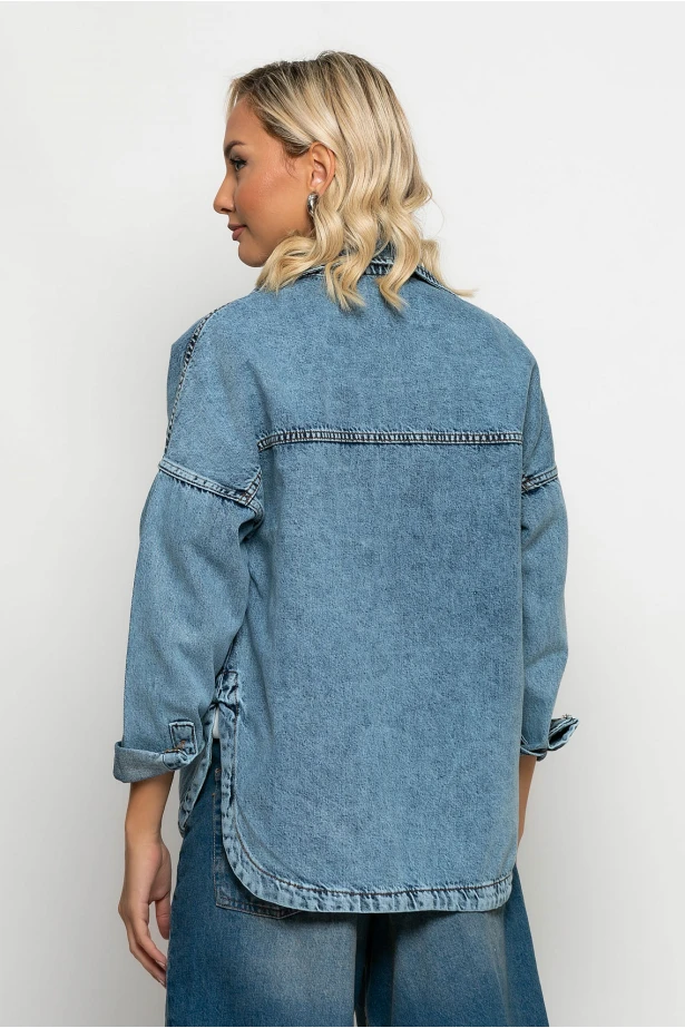 Jean jacket ασύμμετρο με μεγάλες τσέπες μπλε ντένιμ ανοιχτό Jean jacket ασύμμετρο με μεγάλες τσέπες μπλε ντένιμ ανοιχτό