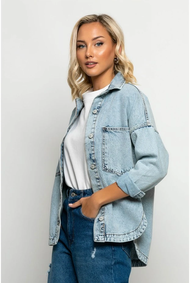 Jean jacket ασύμμετρο με μεγάλες τσέπες μπλε ανοιχτό