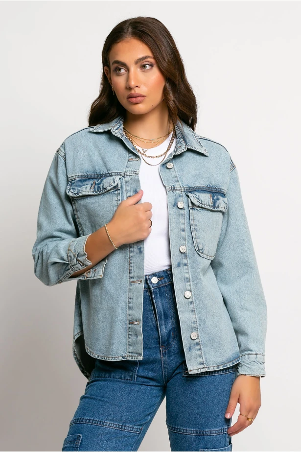 Jean jacket ασύμμετρο με τσέπες μπλε ανοιχτό Jean jacket ασύμμετρο με τσέπες μπλε ανοιχτό