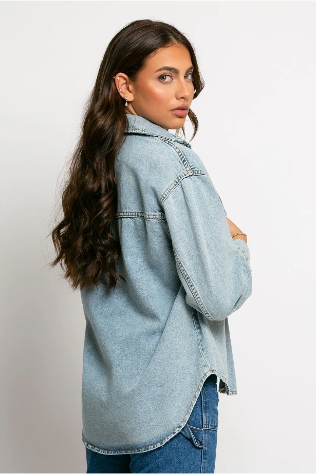 Jean jacket ασύμμετρο με τσέπες μπλε ανοιχτό Jean jacket ασύμμετρο με τσέπες μπλε ανοιχτό