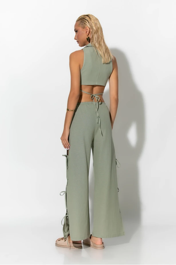 Γιλέκο cropped με άνοιγμα και δέσιμο πίσω χακί Γιλέκο cropped με άνοιγμα και δέσιμο πίσω χακί