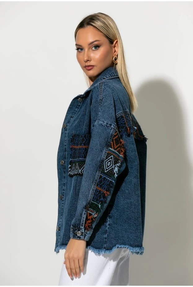 Jean jacket με boho κεντήματα και τσέπες μπλε 