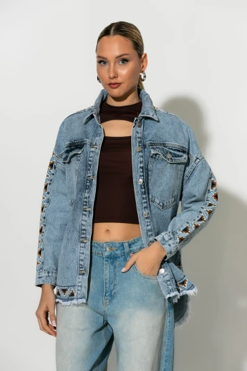 Jean jacket με boho κεντήματα και ξέφτια μπλε ανοιχτό