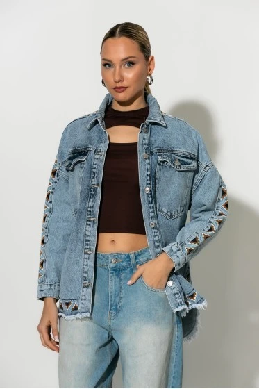 Jean jacket με boho κεντήματα και ξέφτια μπλε ανοιχτό