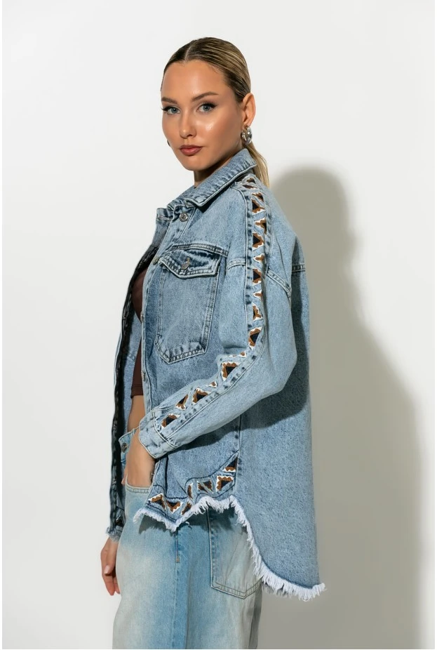 Jean jacket με boho κεντήματα και ξέφτια μπλε ανοιχτό