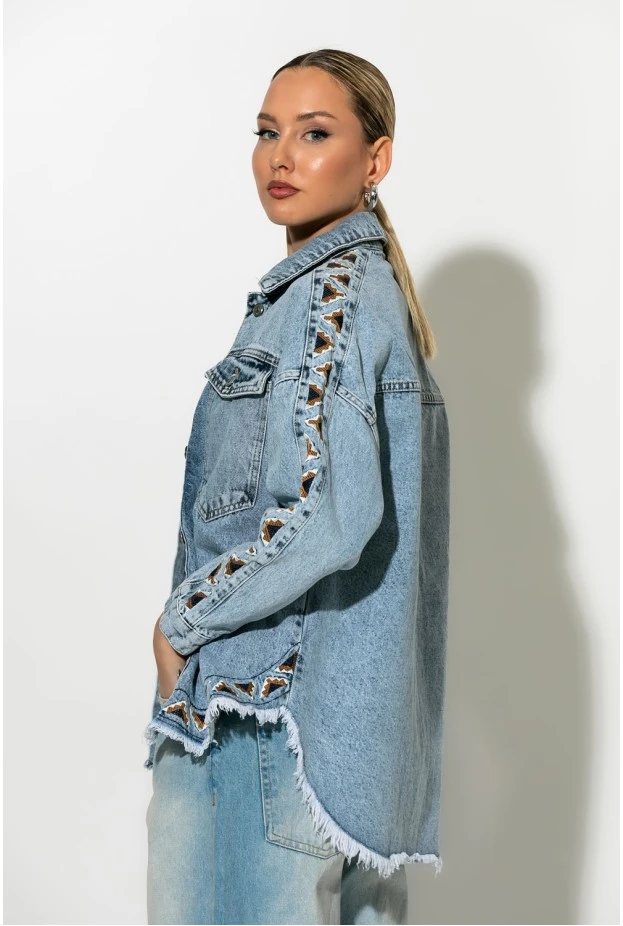 Jean jacket με boho κεντήματα και ξέφτια μπλε ανοιχτό