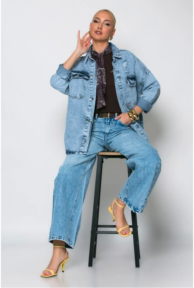 Jean jacket με φθορές και patches μπλε