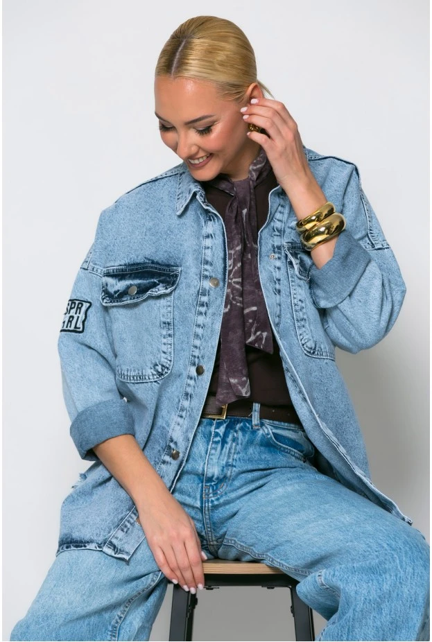 Jean jacket με φθορές και patches μπλε