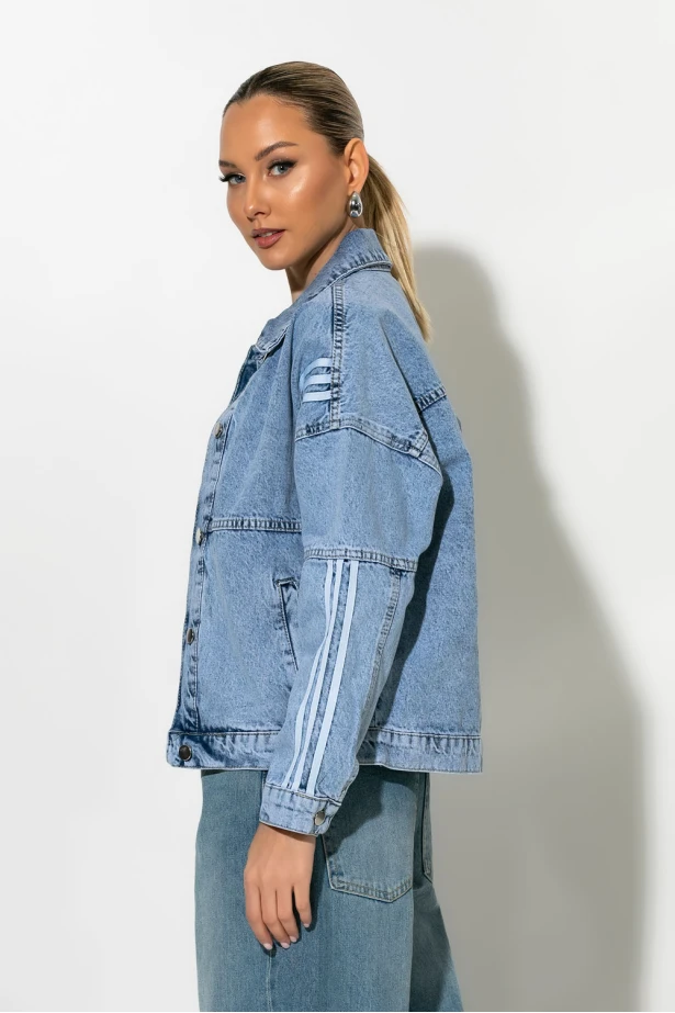 Jean jacket με λεπτομέρεια ρίγες μπλε Jean jacket με λεπτομέρεια ρίγες μπλε