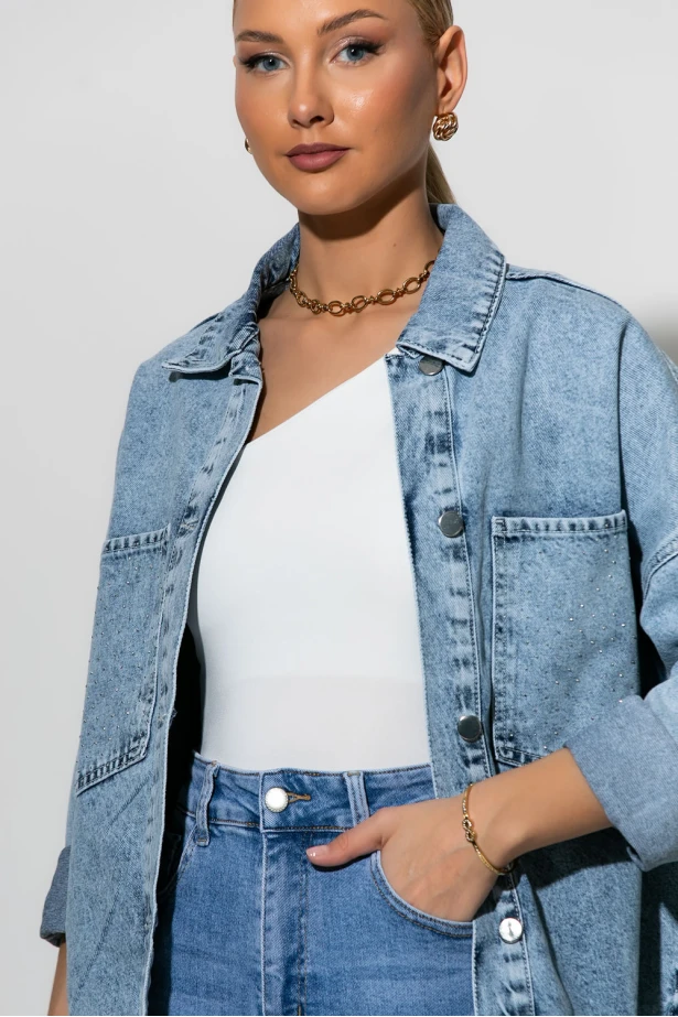 Jean jacket με στρας στην τσέπη και στην πλάτη μπλε ανοιχτό Jean jacket με στρας στην τσέπη και στην πλάτη μπλε ανοιχτό