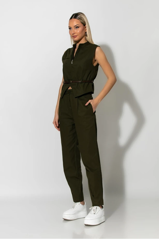 Σετ baggy παντελόνι και cropped γιλέκο με ζωνάκι και φερμουάρ χακί Σετ baggy παντελόνι και cropped γιλέκο με ζωνάκι και φερμουάρ χακί