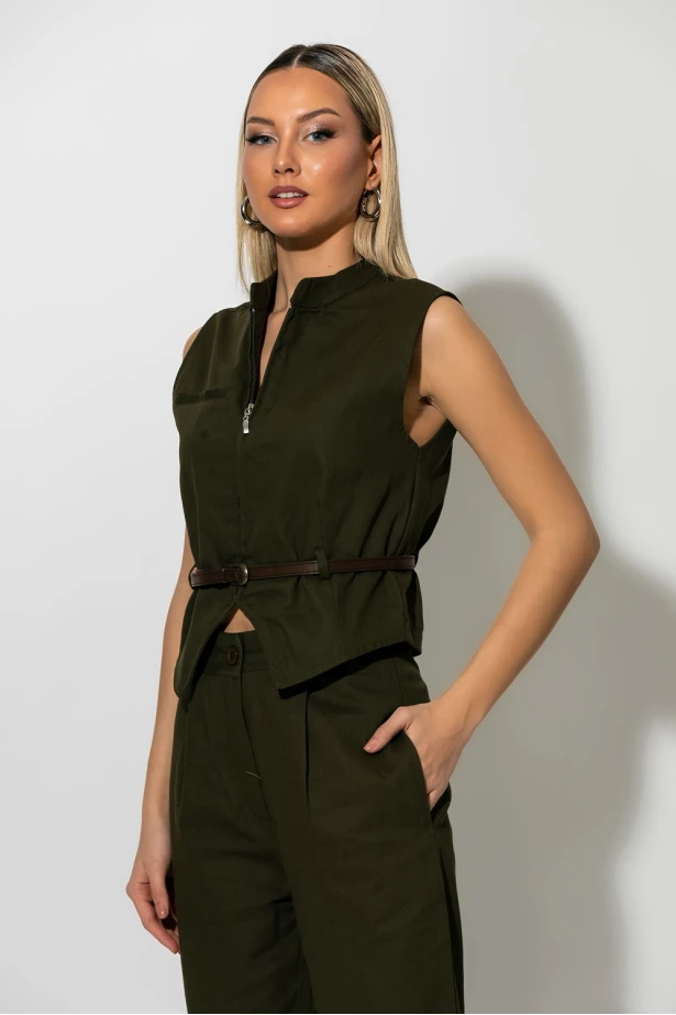 Σετ baggy παντελόνι και cropped γιλέκο με ζωνάκι και φερμουάρ χακί Σετ baggy παντελόνι και cropped γιλέκο με ζωνάκι και φερμουάρ χακί