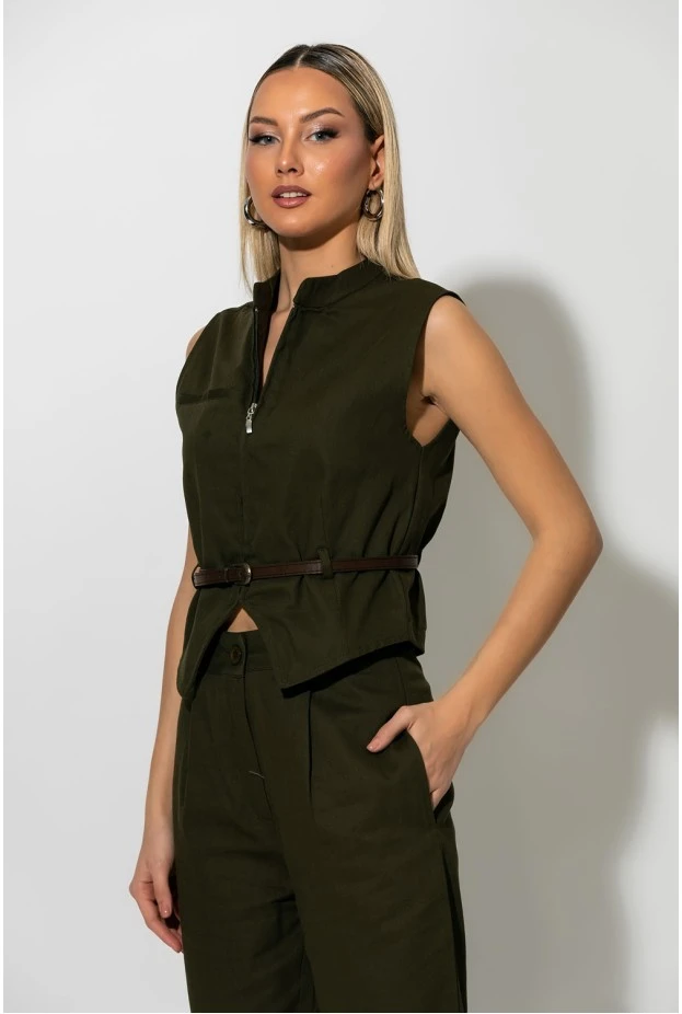 Σετ baggy παντελόνι και cropped γιλέκο με ζωνάκι και φερμουάρ χακί