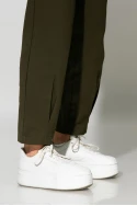 Σετ baggy παντελόνι και cropped γιλέκο με ζωνάκι και φερμουάρ χακί Σετ baggy παντελόνι και cropped γιλέκο με ζωνάκι και φερμουάρ χακί