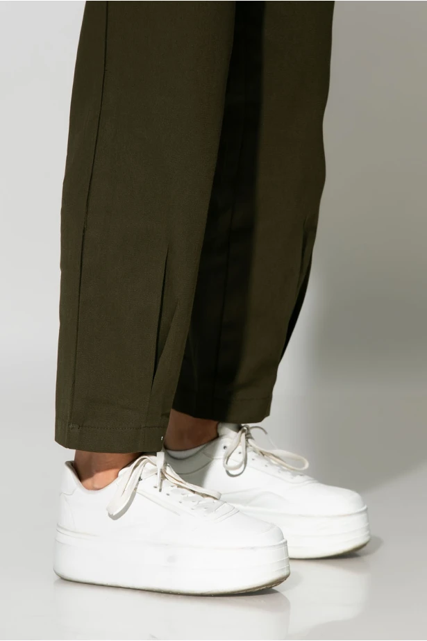 Σετ baggy παντελόνι και cropped γιλέκο με ζωνάκι και φερμουάρ χακί Σετ baggy παντελόνι και cropped γιλέκο με ζωνάκι και φερμουάρ χακί