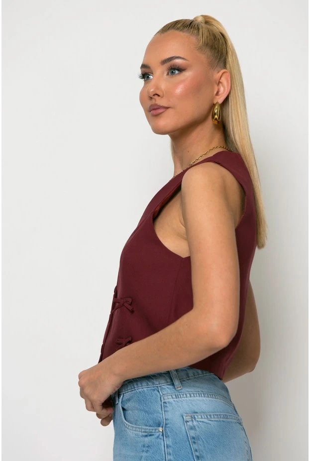 Cropped γιλέκο με λεπτομέρειες φιογκάκια μπορντό