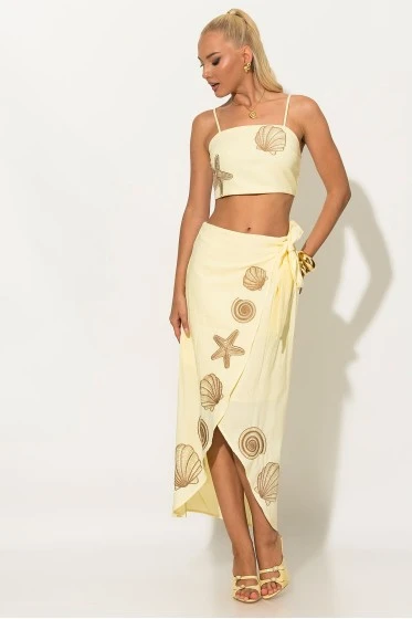 Σετ crop top και φούστα-φάκελος με φερμουάρ και κεντητά κοχύλια κίτρινο