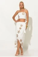 Σετ crop top και φούστα-φάκελος με φερμουάρ και κεντητά κοχύλια λευκό