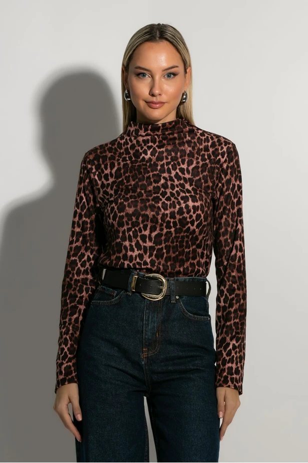 Μπλούζα με ψηλό λαιμό leopard print καφέ Μπλούζα με ψηλό λαιμό leopard print καφέ