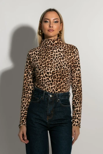 Μπλούζα με ψηλό λαιμό leopard print μπεζ
