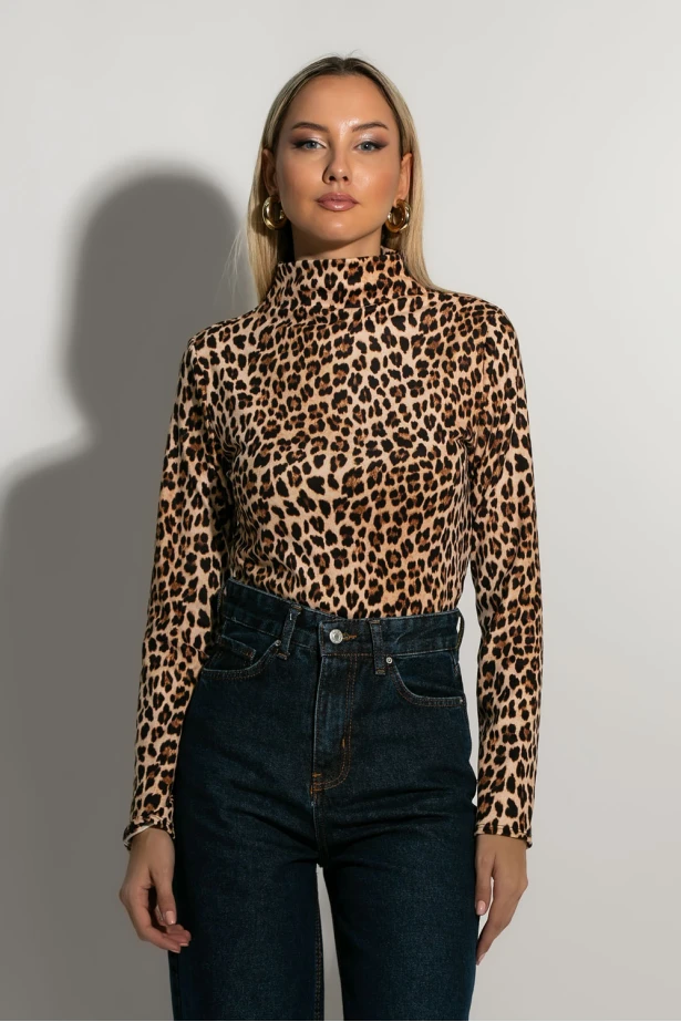 Μπλούζα με ψηλό λαιμό leopard print μπεζ Μπλούζα με ψηλό λαιμό leopard print μπεζ