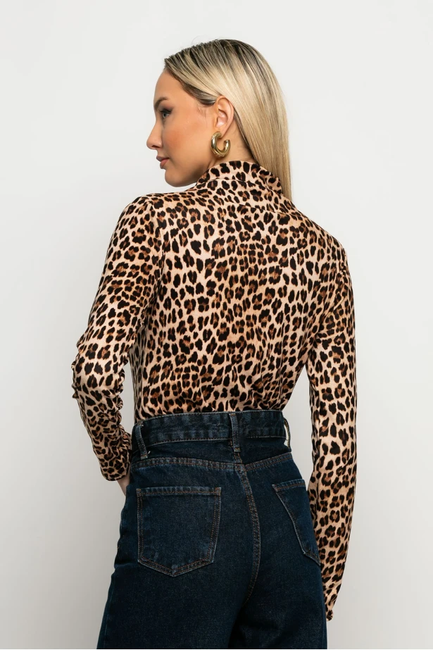 Μπλούζα με ψηλό λαιμό leopard print μπεζ Μπλούζα με ψηλό λαιμό leopard print μπεζ